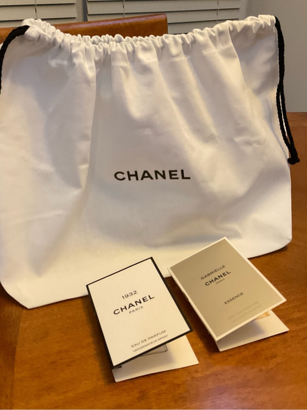 CHANEL White Dust bag, Gabrielle, 1932. AUTHENTIC AND BRAND NEW. - Picture 2 of 3